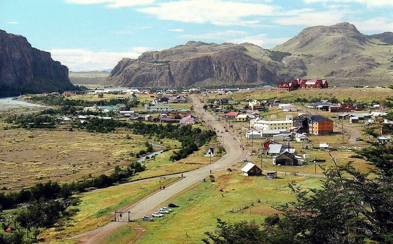 Vista aérea de El Chaltén, a capital nacional do trekking